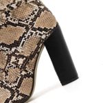 Bottines femme style serpent, look chic et moderne