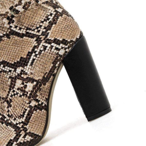 Bottines femme style serpent, look chic et moderne