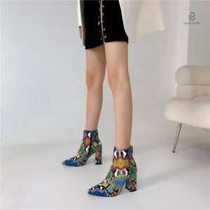 Bottines serpent, motif vibrant adapté à toutes occasions