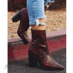 Bottines serpent rouge au design élégant et audacieux