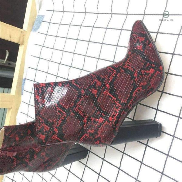Bottines à motif serpent, look tendance et moderne