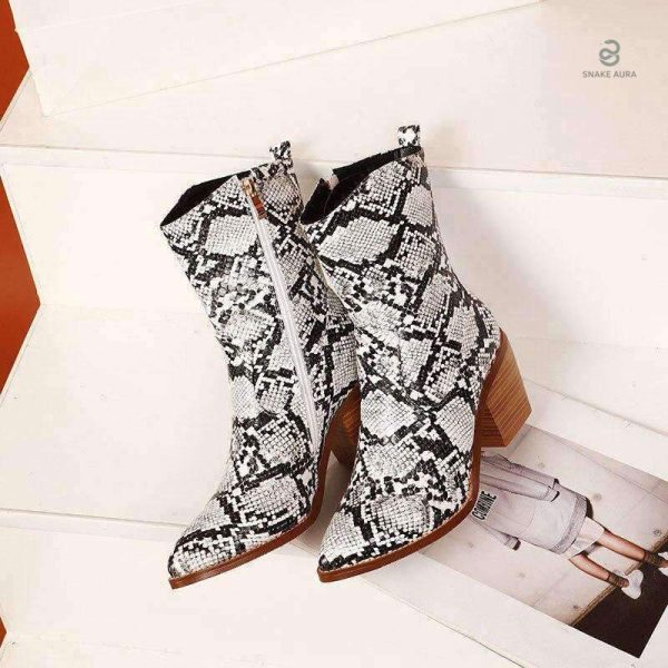 Bottines imprimées python pour un look moderne