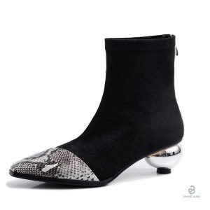Bottines serpent noir au style élégant et intemporel