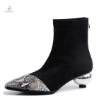 Bottines noires en imitation serpent pour une touche chic