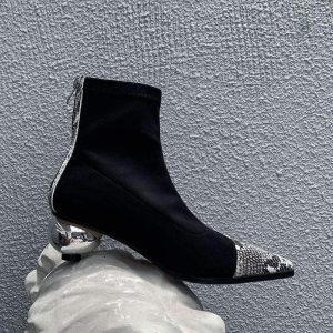 Bottines serpent tendance, confort et style réunis