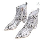 Modèle de bottines serpent à talons, chic et sophistiqué