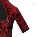 Style chic avec bottines serpent bordeaux