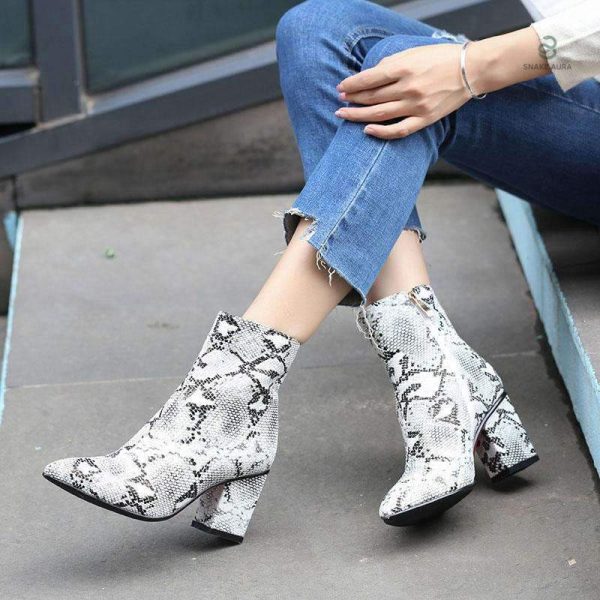 Confort et style avec bottines serpent grises