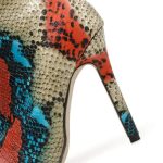 Bottines serpent à motifs multicolores pour un look audacieux