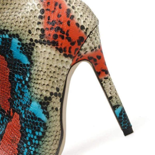 Bottines serpent à motifs multicolores pour un look audacieux