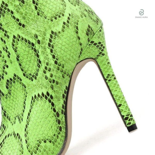 Bottines vertes au motif serpent pour un look unique