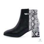 Bottines en cuir serpent, look tendance