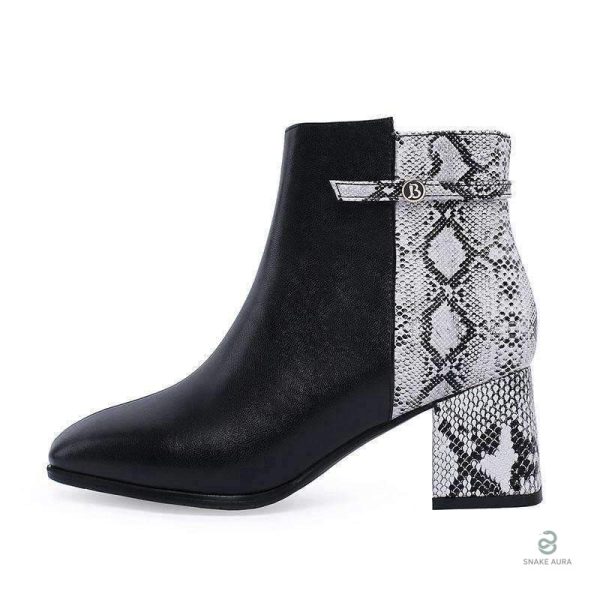 Bottines en cuir serpent, look tendance