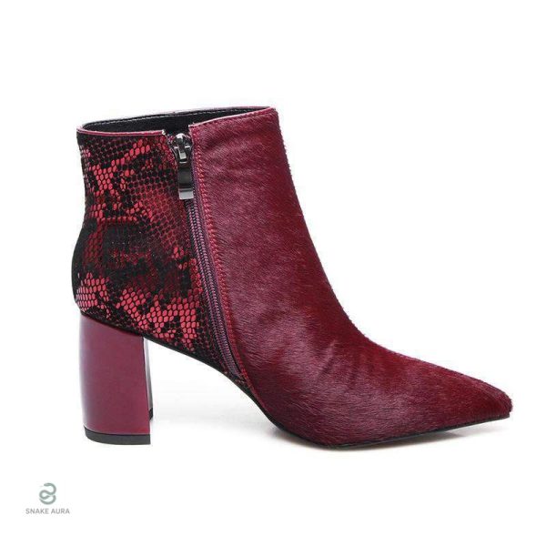 Bottines serpent bordeaux au style chic et moderne