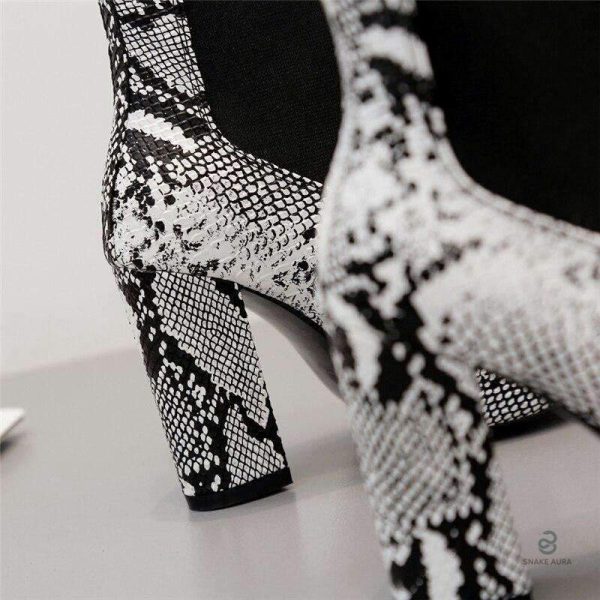 Bottines serpent noires avec design Chelsea classique