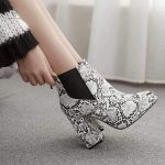 Bottines à talons serpent, tendance urbaine