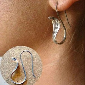 Boucles d'oreilles argentées serpent avec motif cobra