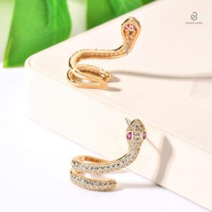 Boucles d'oreilles or design serpent, accessoire chic