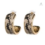Boucles d'oreilles serpent en peau beige élégante