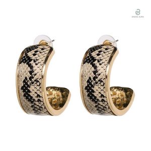 Boucles d'oreilles serpent en peau beige élégante