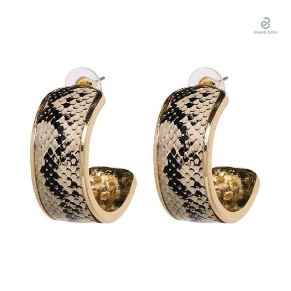 Boucles d'oreilles serpent en peau beige élégante