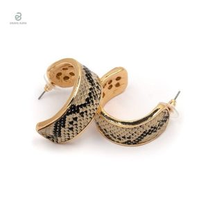Bijoux serpent en peau beige pour un look unique