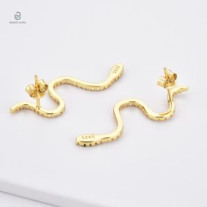 Accessoire tendance, boucles d'oreilles serpent or