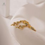 Boucles serpent ornées de diamants aux teintes variées