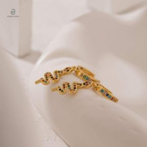 Boucles serpent ornées de diamants aux teintes variées