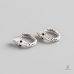 Accessoire tendance : boucles serpent plaqué argent