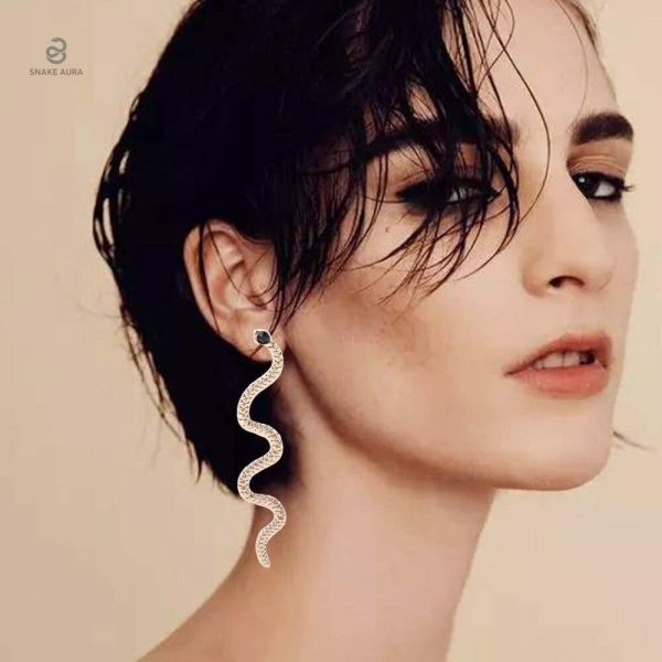 Boucles d'oreilles en forme de serpent avec finition dorée