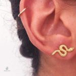 Boucles serpent ornées de strass, finition dorée brillante