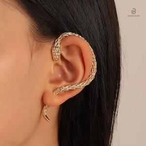 Boucles d'oreilles serpent tendance, design élégant et stylé