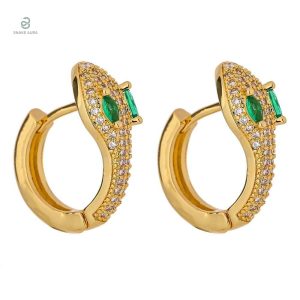 Quels matériaux sont utilisés pour les boucles d&rsquo;oreilles serpent ?