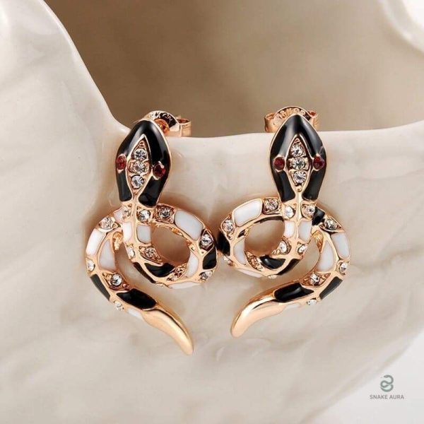Bijoux serpent en or ornés de rubis précieux