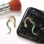 Accessoire tendance : boucles d'oreilles serpent en forme unique