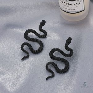 Boucles d'oreilles serpent style gothique en noir
