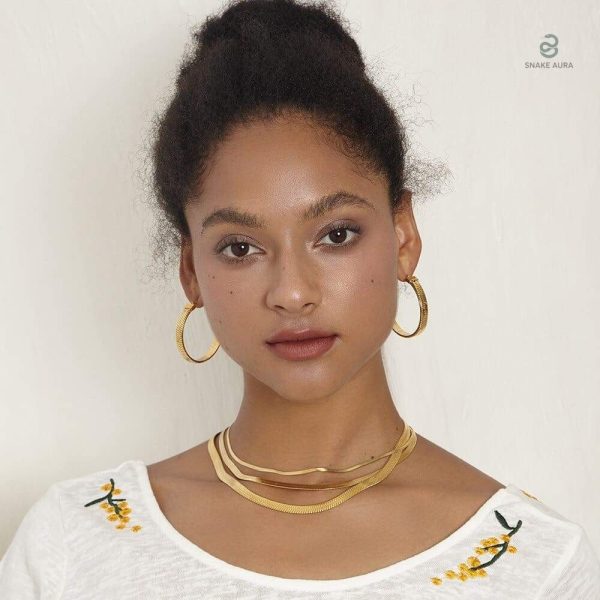 Boucles serpent en or avec cercle stylisé