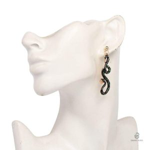 Boucles serpent noir, design chic et moderne