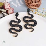 Boucles d'oreilles serpent, design moderne et perle noire raffinée