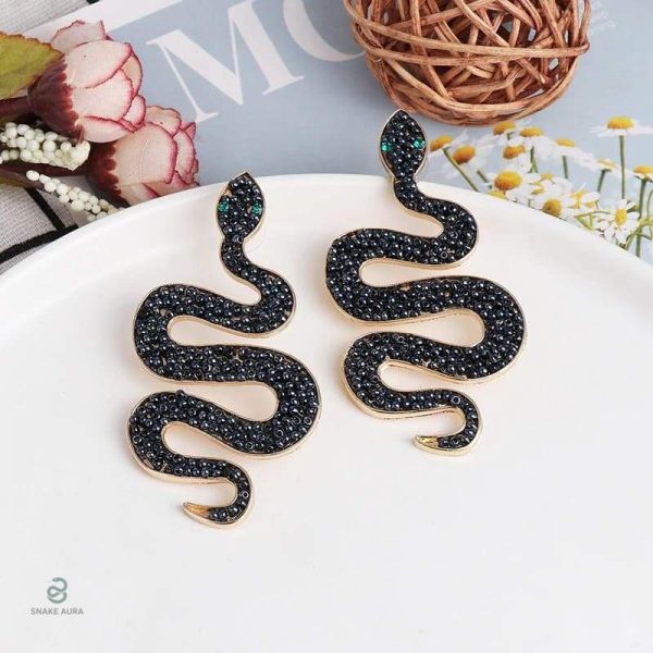 Boucles d'oreilles serpent, design moderne et perle noire raffinée