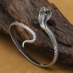 Bracelet argent avec design de serpent cobra