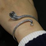 Bracelet en argent au motif serpent, accessoire tendance