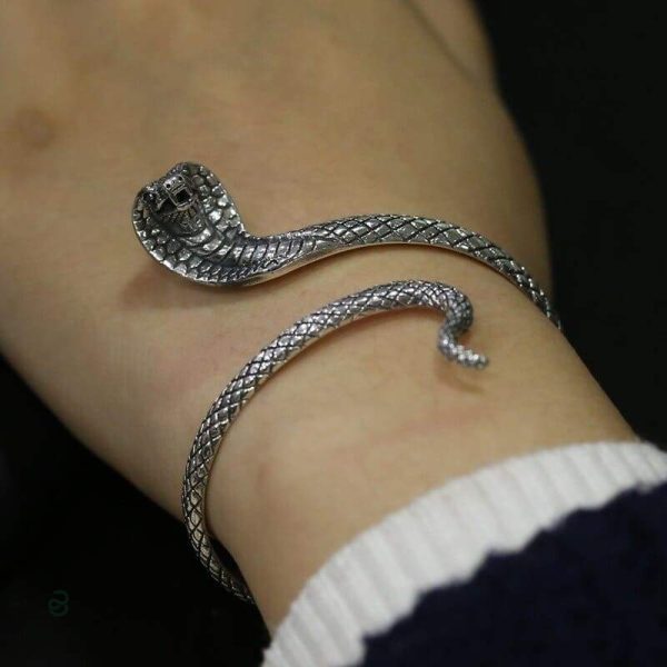 Bracelet en argent au motif serpent, accessoire tendance