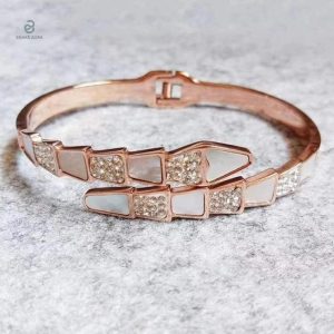 Bracelet serpent or rose, design raffiné pour un style chic