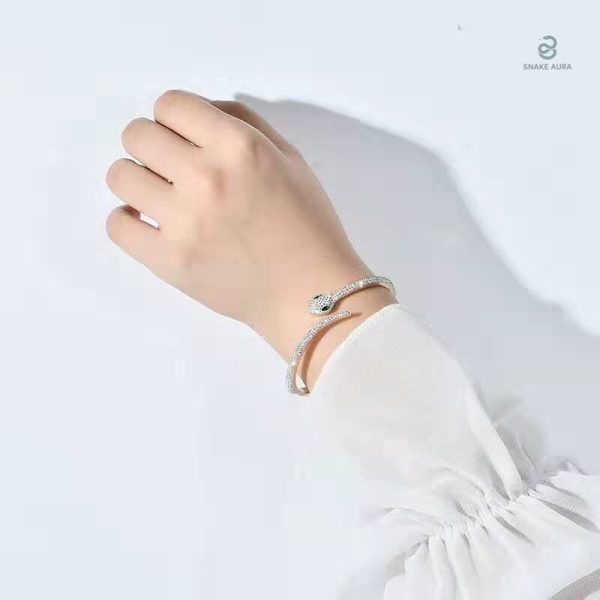 Bracelet serpent élégant en jonc avec scintillement