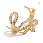 Bracelet serpent or pour rehausser votre tenue