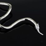Bracelet serpent en métal minimaliste