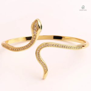 Bracelet manchette serpent en or jaune avec oxyde de zirconium