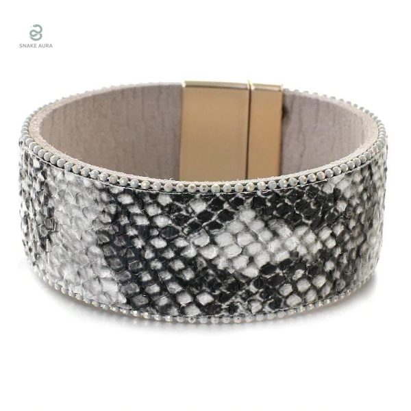Accessoire serpent argenté, look chic et tendance pour tous les jours